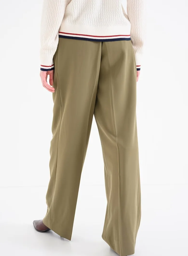 كالفن كلاين بنطال أساسي